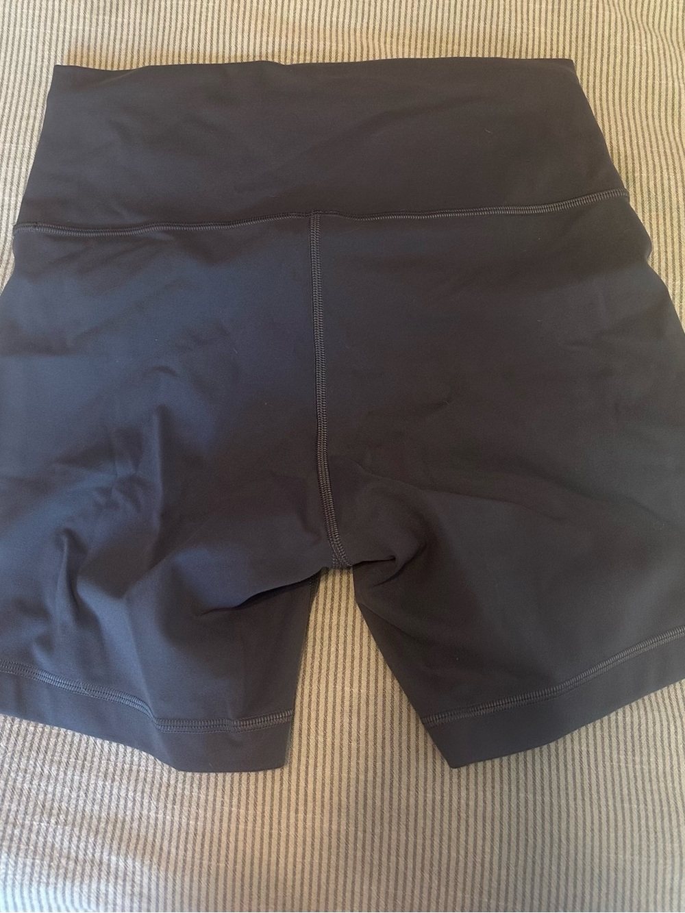Lululemon Bike Shorts NWOT - Picture 3 of 3